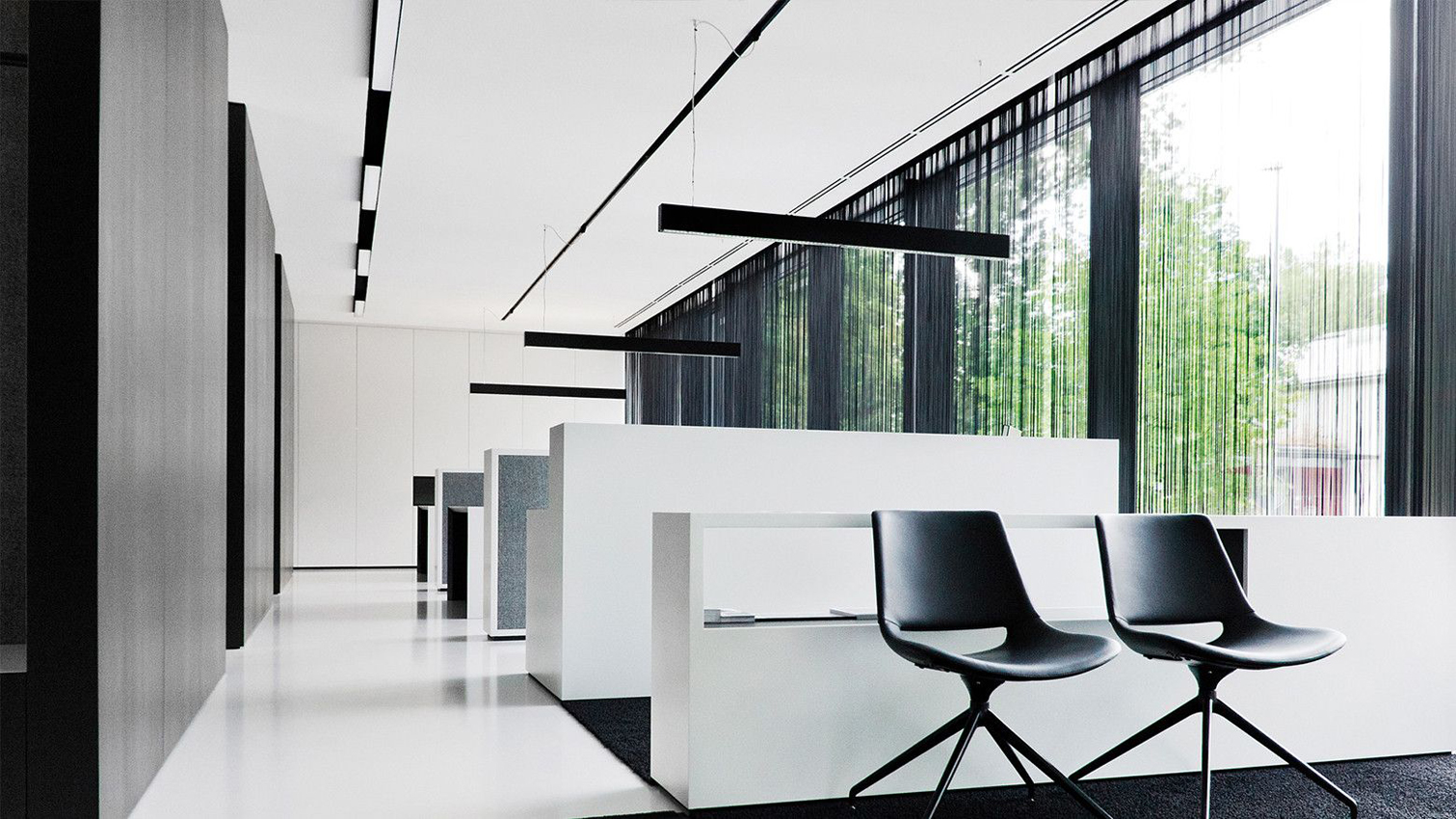 белая офисная мебель