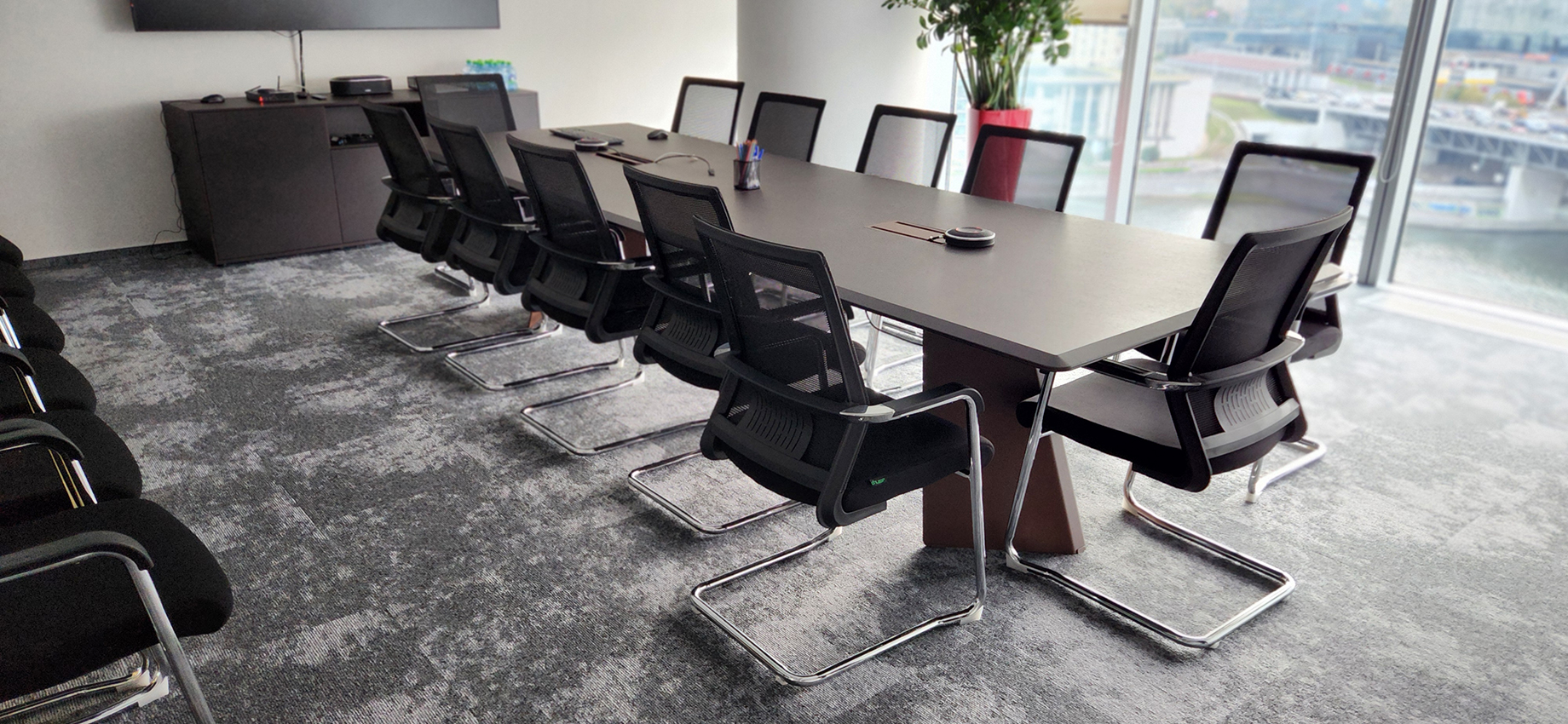 итальянский стол для переговоров