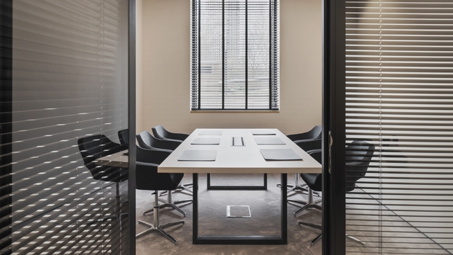 Готовые мебельные решения для больших офисных пространств: удобно или нет?